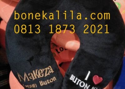 souvenir bantal leher makeza buton produksi bantal leher 01